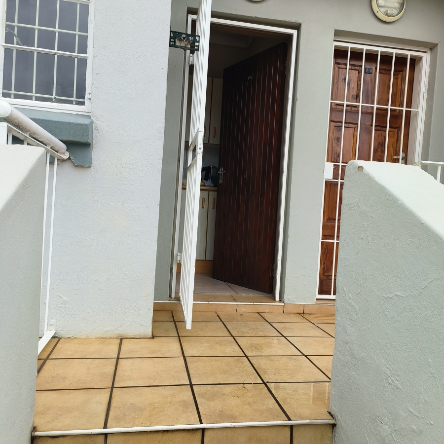 2 Bedroom Property for Sale in Kannoniers Park North West